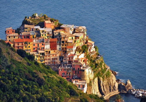 (via Manarola Hill View, a photo from La Spezia, Liguria | TrekEarth) Manarola, Liguria, Italy