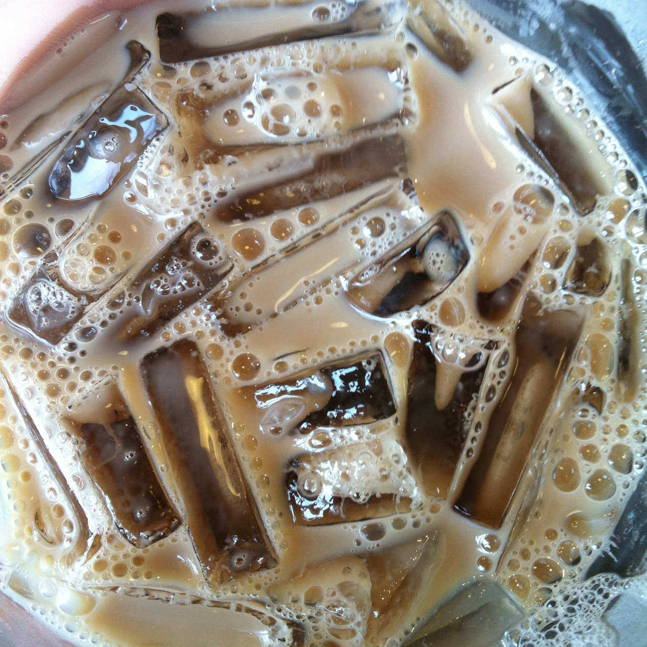 uglyrabbits:  uurban:  dandelionwiine:  Iced chai latte - yum  Oh my ive been craving