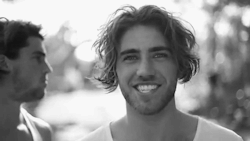 fear-is-needless:  blissful-moon:  matt corby, marry me bby  It’s been ages since I’ve seen this gif omg 
