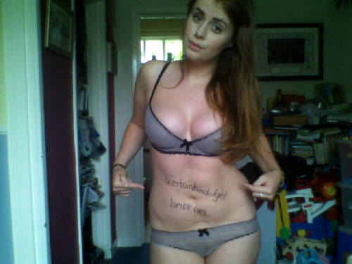 acertainkindofgirl:  If you post tumblr girls re-blog this so I can follow you! xx http://acertainkindofgirl.tumblr.com/ 
