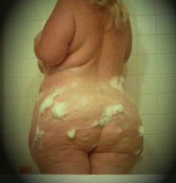 goddess32244:  @goDD ess32244 #Wednesday whooty :-)  love to join you in the shower.