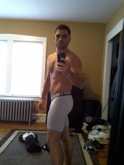 str8service:  underarmourguys:  underarmourguys.tumblr.com  Fuuuuuck! How can I get a hold of this guy? Not only does he and those UA’s deserve total worship but I also want to get my hands on that pair of shorts next to his shoes as well as those shorts