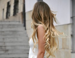 Supermodel-Legs:  Encantamoda:  Her Hair Is So Amazing!  Why Can’t I Have A Hair