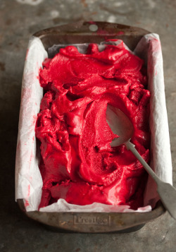 gastrogirl:  red velvet ice cream. 