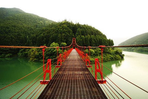 Red Bridge by PacoAlcantara on Flickr.