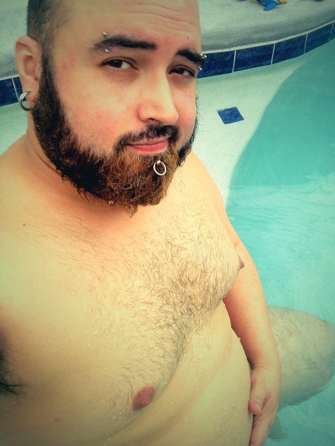 kabutocub:  I’ve been told I don’t post mah belleh enough. So there it is. :P