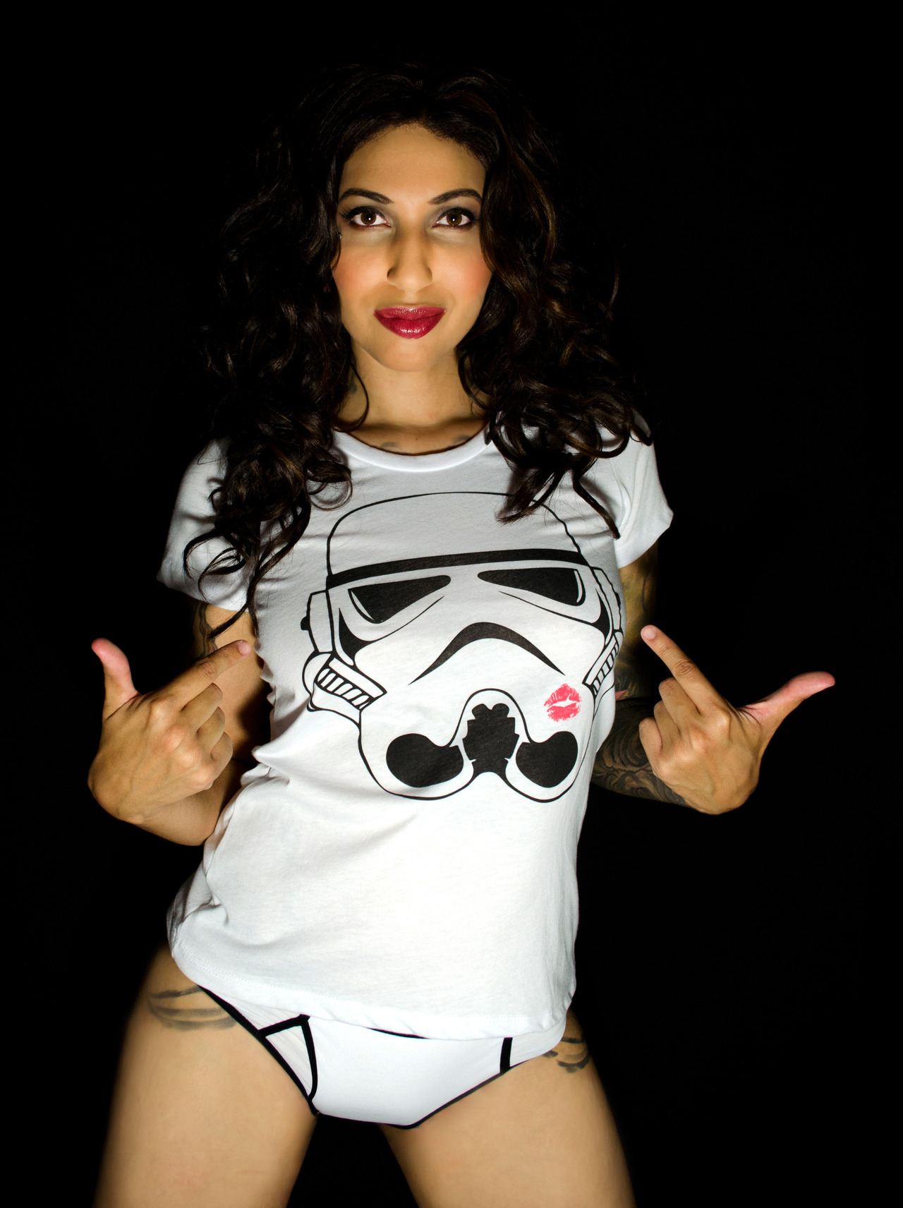 starwarsgonewild:  dropdeadsexypinup: “Come to the Dark Side…we have cookies!”