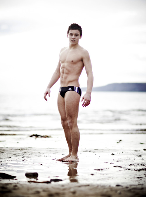 nialler-the-carfree-mofo:  Tom’s v line> adult photos