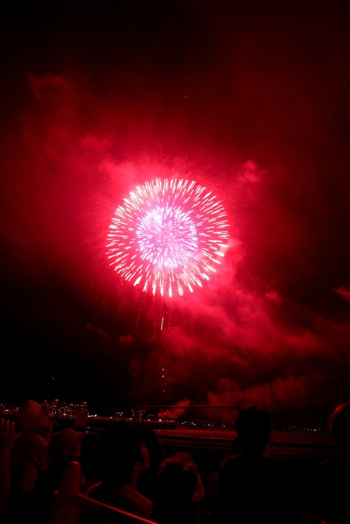 The great lake Biwa fireworks in Ôtsu. Stunning.