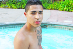 jdiamondisme:Hot tubbin. -Joey Diamond