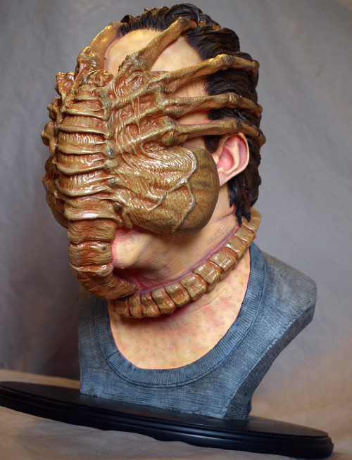 spookychan: Selling on eBay- Alien Facehugger life-sized bust. Its a rare bugger, and numbered 12 ou