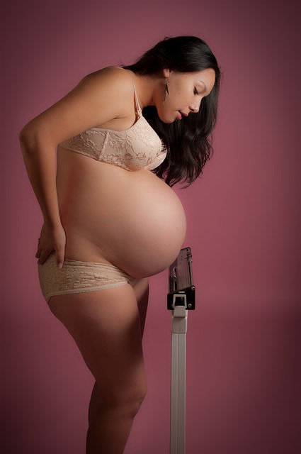 maiesiophiliac-surrogate: I love when your pregnant belly makes simple tasks difficult.