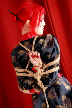 captiveculture:  white powder on the face and black kimono : Mina looks like a geisha with beautiful eyes waiting for her shibari time  *** old post reblog *** : image added to tumblr on Aug 09, 2012