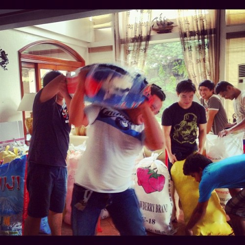 Who said carrying weights’ not fun? #reliefph (Taken with Instagram)