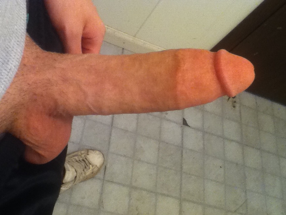 lolitsmyfatcock:  Hard on at work. Shittttt. 
