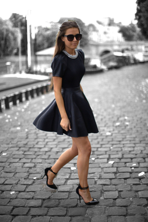 lesbianfashiongirl:  space-holiday:  I WANT THIS PERFECT DRESS!  I have a dress almost like this but