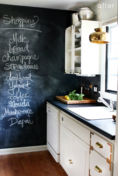 f-aeries:  peace-and-awe:  myidealhome:  renovating kitchen with chalkboard (via