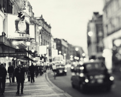 theworldwelivein:  London Noir by Irene Suchocki