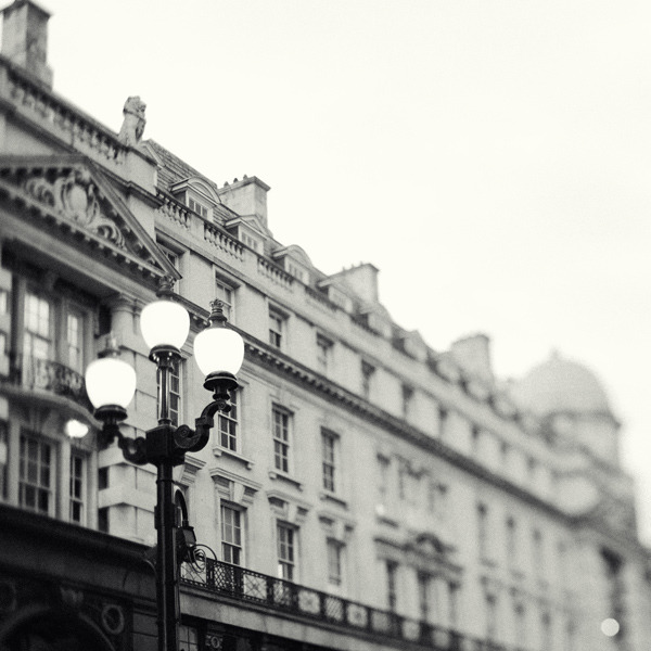 theworldwelivein:  London Noir by Irene Suchocki 