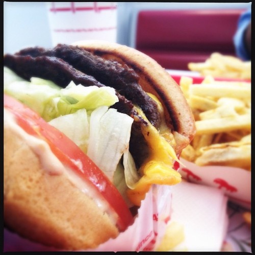 Gettin mah In-N-Out fix #foodporn #fatkidsclub (Taken with Instagram at In-N-Out Burger)