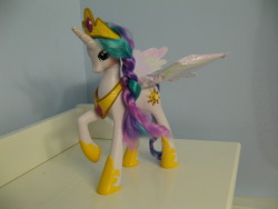 egophiliac:  White Talking Celestia! Her hair and accessories are exactly the same as the original Talklestia, although curiously, her eye decals are completely different. Weird! Also, I think her voice may be louder, but that might just be me. The lines