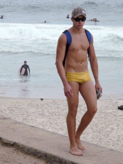 Yellow trunks bulge