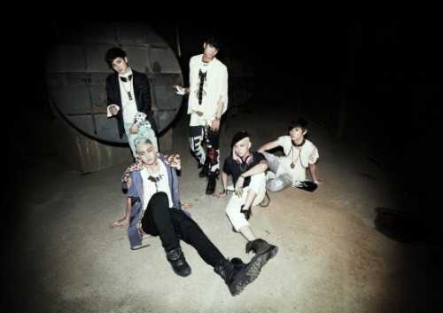 NU'EST Palladium Sneakers Gets Sold Out In Korea
NU'EST decorated action stage with ‘Palladium Pampa Baggy’ sneakers on. Palladium is a famous French shoe brand, but it wasn’t that popular in Korea. However, as NU'EST showed their styling with...