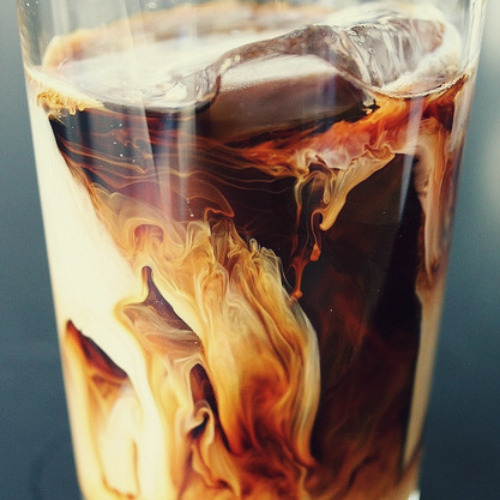 i-just-wanttobewonderful:   iced coffee appreciation post    Yummy