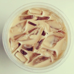 i-just-wanttobewonderful:   iced coffee appreciation