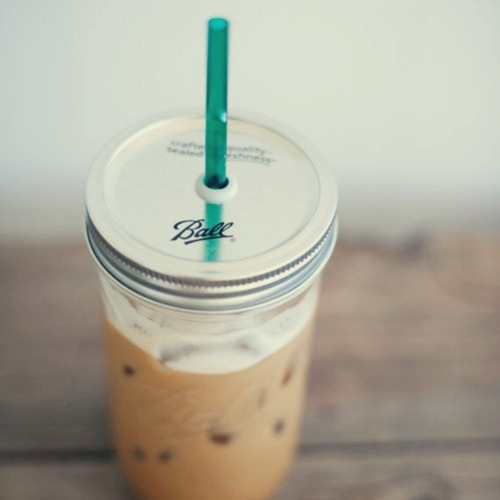 i-just-wanttobewonderful:   iced coffee appreciation post    Yummy