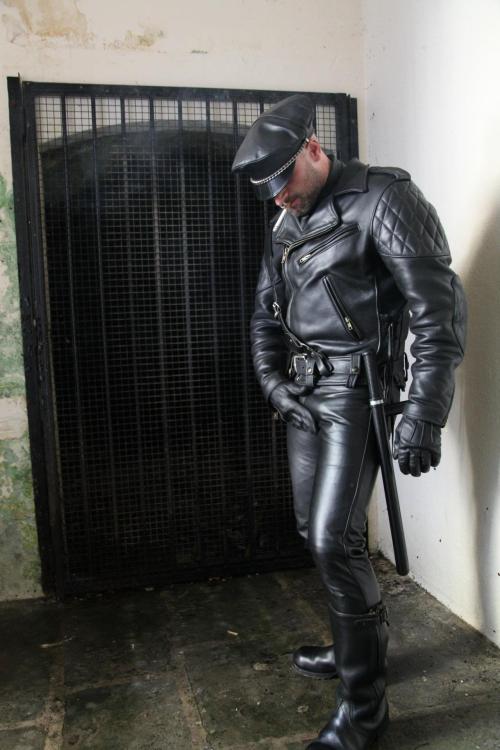 boundanno:strappedown:Head-to-toe tight leather has an erotic charge that energizes both the wearer 