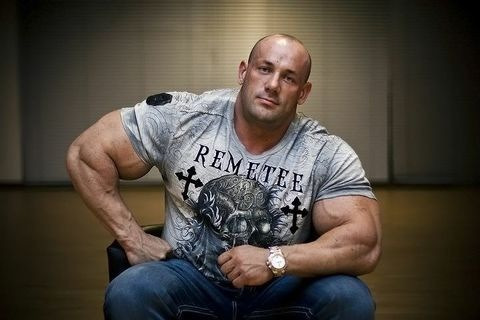 musclelover:  Massive biceps on this big guy…whose gonna rip the shirt off? 