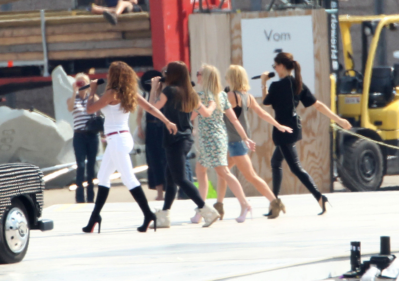 suicideblonde:  The Spice Girls rehearsing for the Olympic Closing Ceremonies,