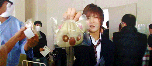 yamadoong-blog:  Le cute “koala-punch”. 