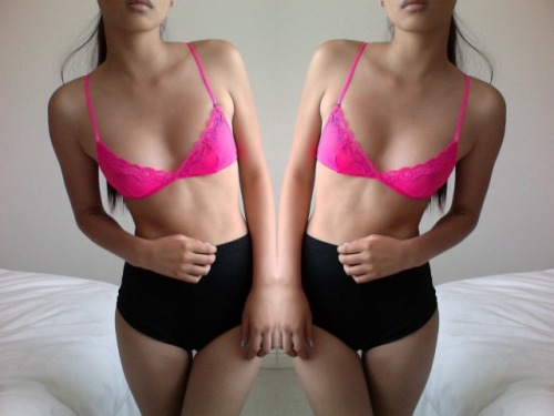 sullenlikesex:  ⇢ ♡pale&pretty♡  