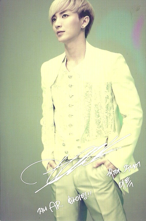 :S.M.ART Exhibition Postcards | Cr: 킴뇽 (@youngyoungci)