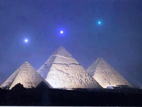 peaceblaster:  Planetary alignment that will take place Dec 3, 2012 is dead-on alignment with the Pyramids at Giza. 