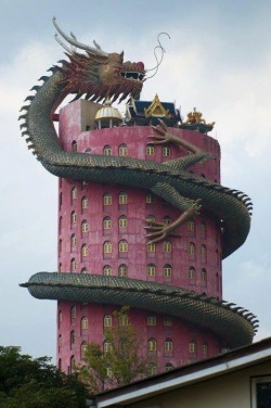 sugarmeows:  A temple in Wat Sampran, Thailand