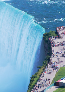 handa:  Massive, Niagara Falls photo via steven 