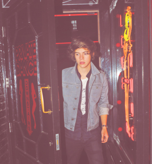 alwaysinlovewithonemcbrothers:  thedirectionerdaydreamer:  harrysmymofo:    ^ Same