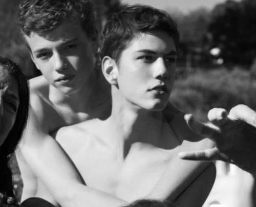 🐧 You Must Be Gay+ To View This Blog*