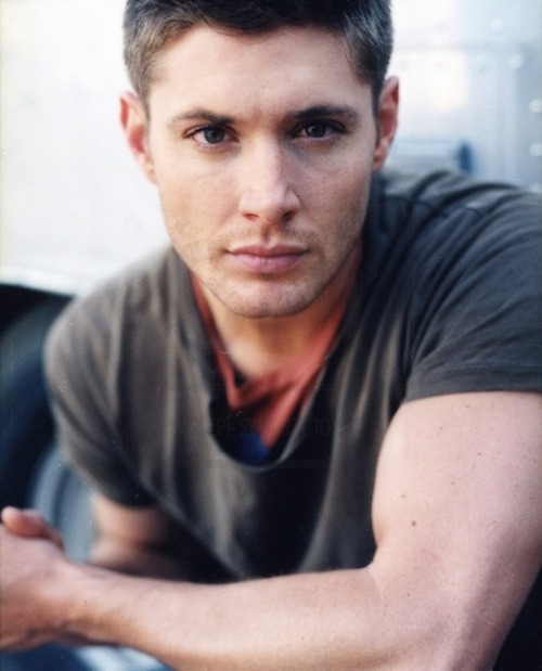 hysteria-blog:  I can’t. I just can’t. He’s not even trying to be THAT hot. flawless. 