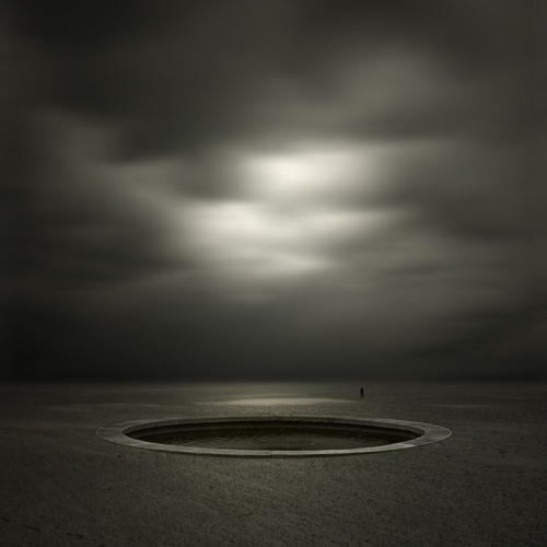 modhero: Ambien windows. The descent left open. arpeggia:  Surreal photography by Philip McKay