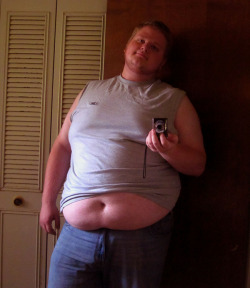 panzerbjoern:  superchubby:  Young bear’s fat  So you copy/paste my pic just to start a new one? Rude. Or flattering?  Idk…