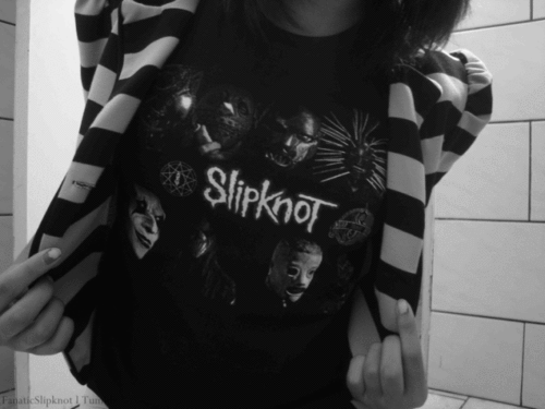 i-walk-al0ne:  Eu descobri do pior jeito, que nada é o que parece. - Slipknot 