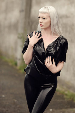 latexpics.tumblr.com