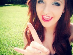 s4ntyclaws:  Just enjoying this boootyful weather. \m/ 