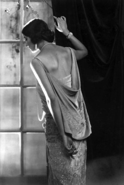 lauramcphee:  Portrait de femme à sa fenêtre, Paris, c1920 (Photographer unknown) 