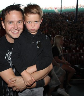 brendon-bitch-urie:  ava and jonas delonge are like “we love daddy”  landon and