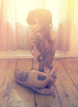 cutetattoogirls:  SOOOO SEXYYY